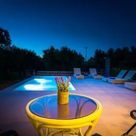 Vila Amboula Sleeps 6 Pool Air Con Wifi Plános