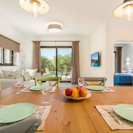 Vila Amboula Sleeps 6 Pool Air Con Wifi