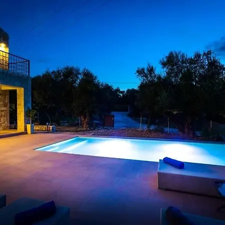 Amboula Sleeps 6 Pool Air Con Wifi Vila Plános
