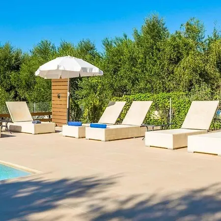 Amboula Sleeps 6 Pool Air Con Wifi Plános