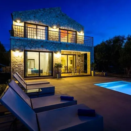 Vila Amboula Sleeps 6 Pool Air Con Wifi *