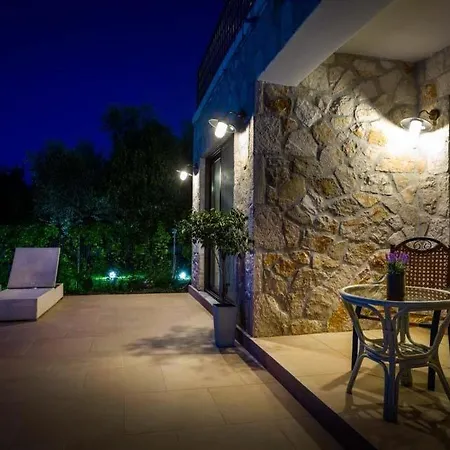 Vila Amboula Sleeps 6 Pool Air Con Wifi Plános